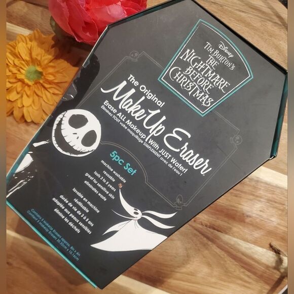 Disney's Nightmare Before Christmas Makeup Eraser Boxed Set - Picture 8 of 12